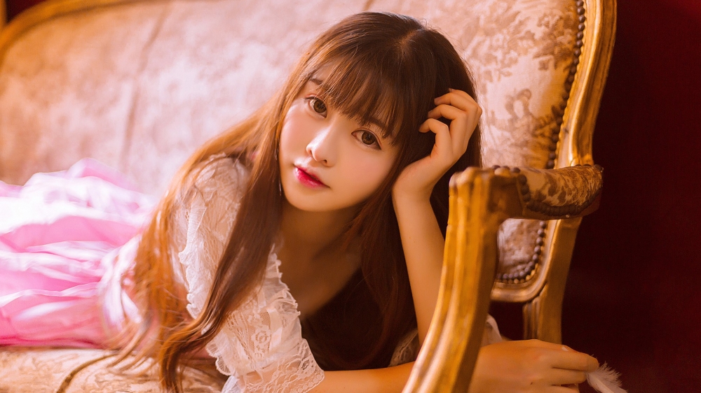 暖心文艺美女