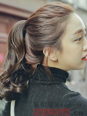 韩式女生马尾扎发图片 简单时尚俏丽十足
