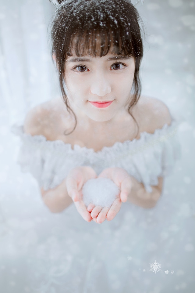长街吻过千堆雪 你却未看我一眼