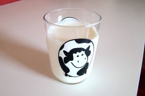 美味的纯牛奶的图片