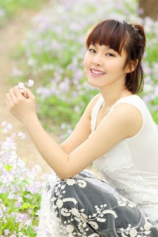 清纯美女张佳宁清新花丛写真手机壁纸