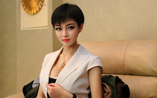 乳神潘青春性感写真壁纸