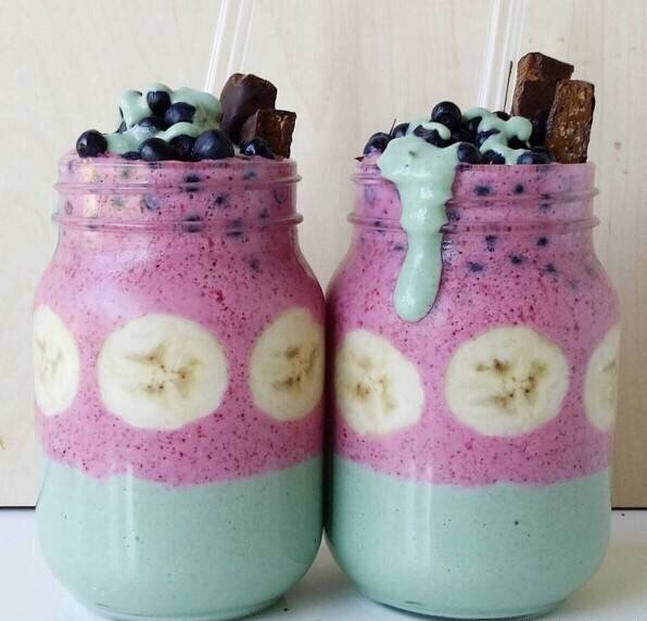 五彩缤纷的水果冰沙 smoothies 看得我少女心砰砰砰的！