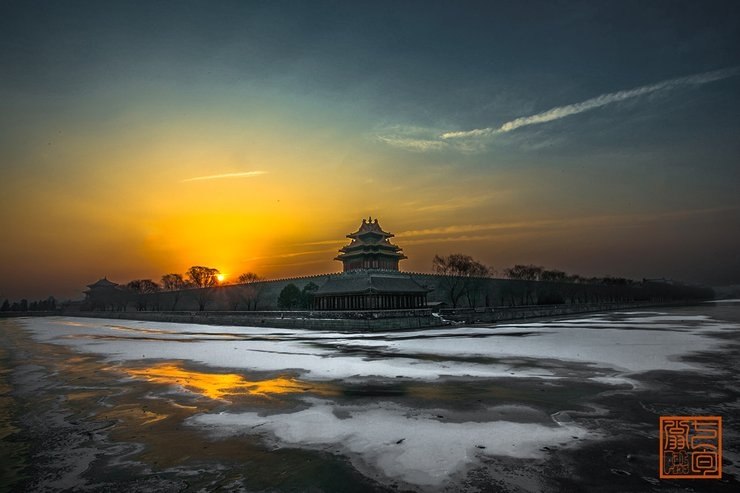 雪后角楼日出