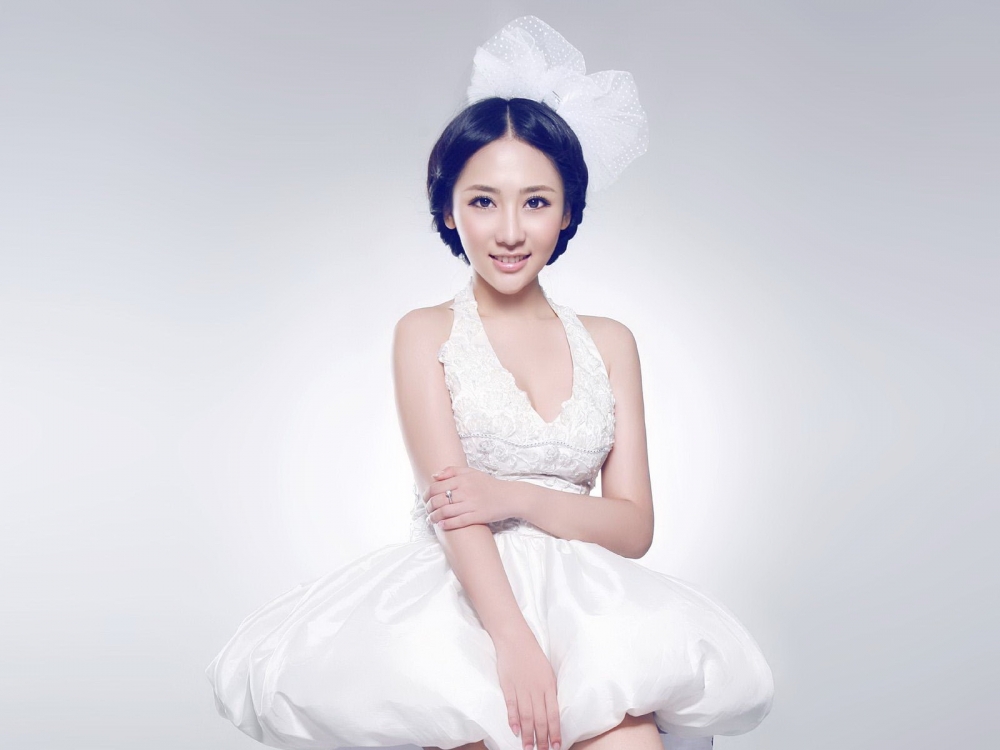清纯美女校花田子琳
