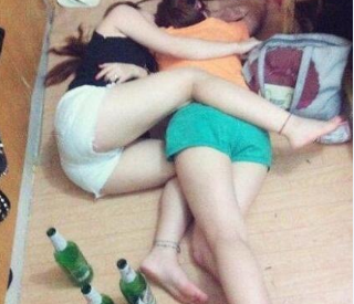 两喝醉了的妹子