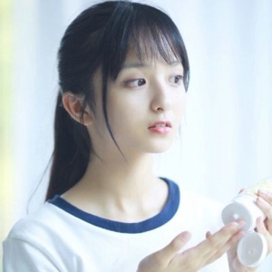 假装不在乎的在乎 小清新气质女生微信头像