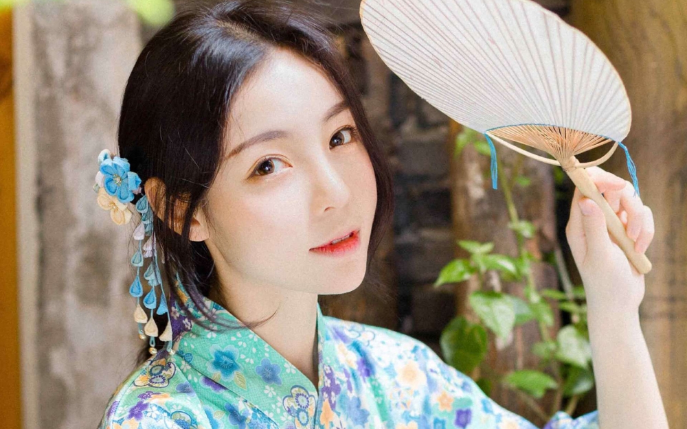 和服少女清新养眼图片桌面壁纸