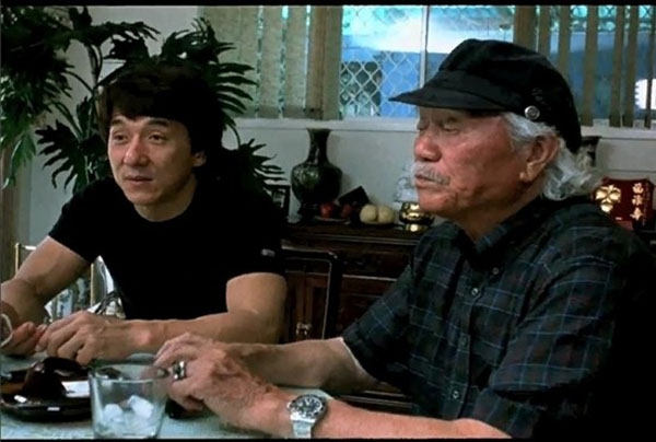 成龙幸福美满的全家照