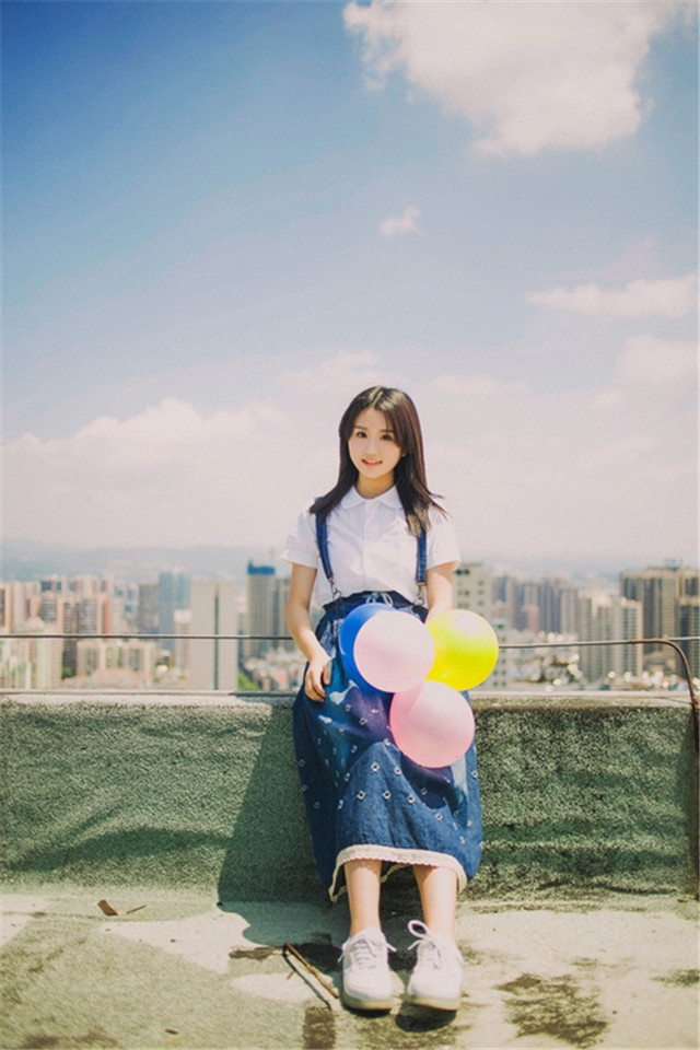夏日新清甜美美女手机桌面壁纸下载