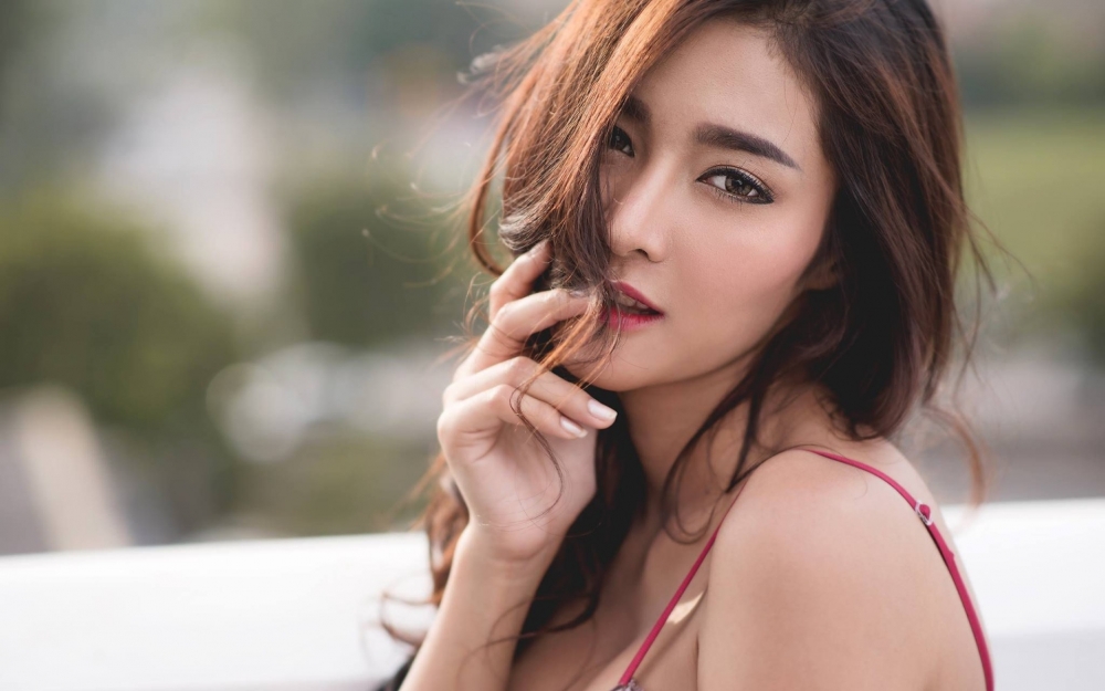 娇俏可人的小美女清新写真桌面壁纸下载
