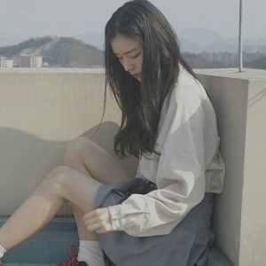 假装不在乎的在乎 小清新气质女生微信头像