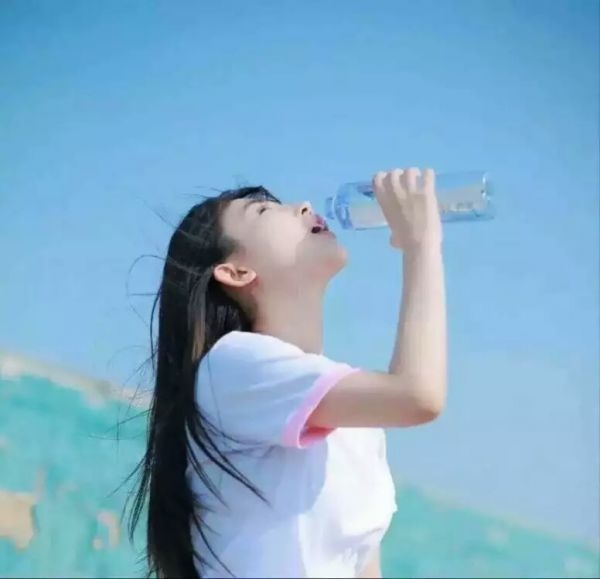 柠儿：我没不喝别人喝过的水，也没