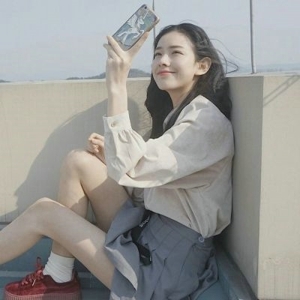 假装不在乎的在乎 小清新气质女生微信头像