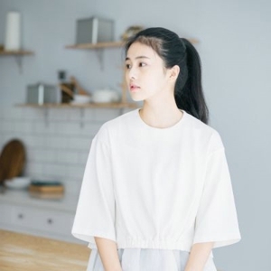 假装不在乎的在乎 小清新气质女生微信头像