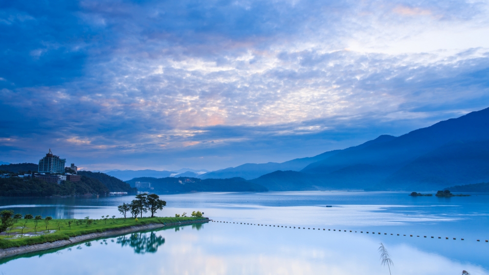 湛蓝的大海风景桌面壁纸