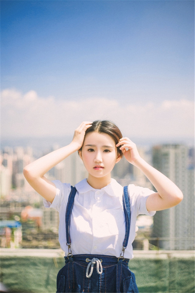 夏日新清甜美美女手机桌面壁纸下载