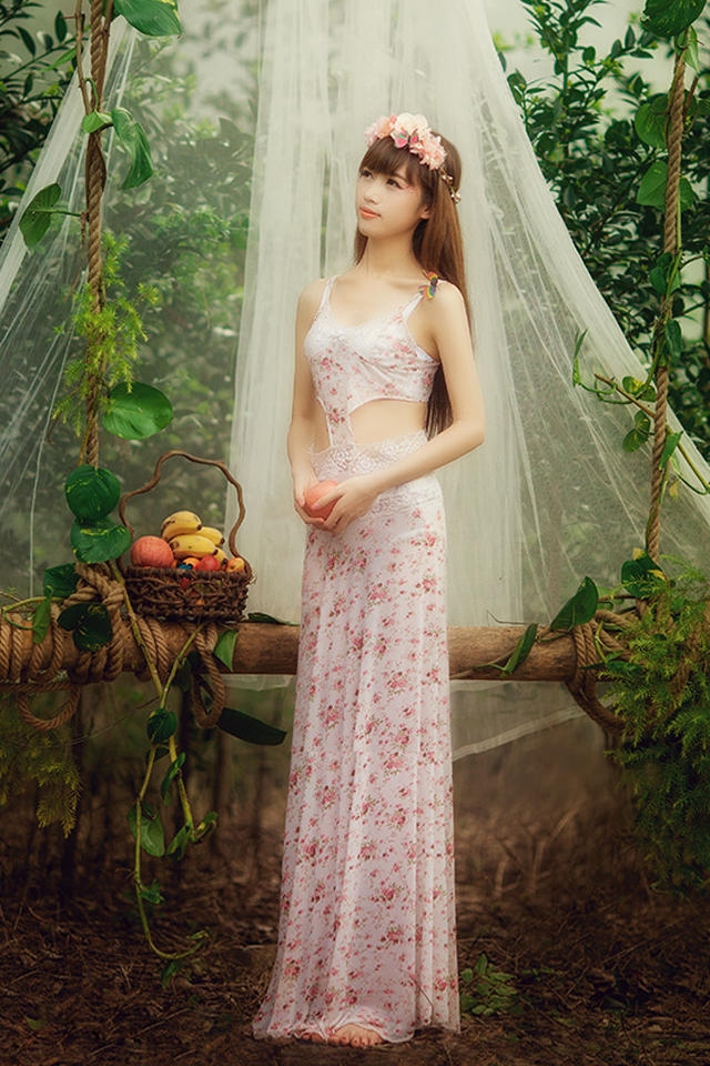 梦幻长裙甜美少女手机高清壁纸下载