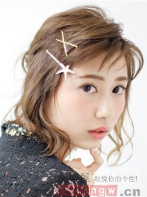 春季女生扎发发型步骤