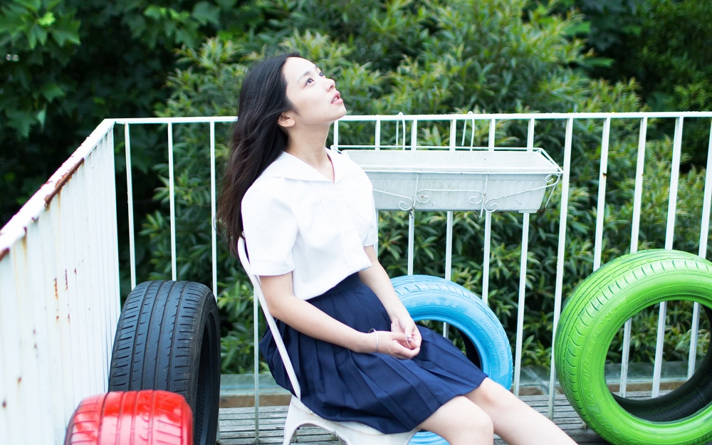 清纯美女校园写真电脑高清桌面下载