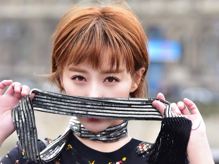 短发美女阙清子时尚街拍高清电脑壁纸