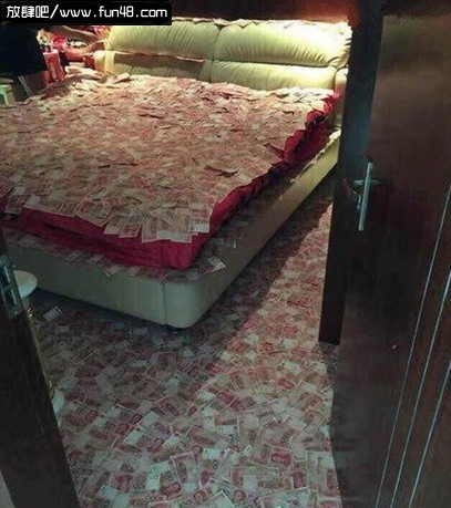 一屋子洒满了钱