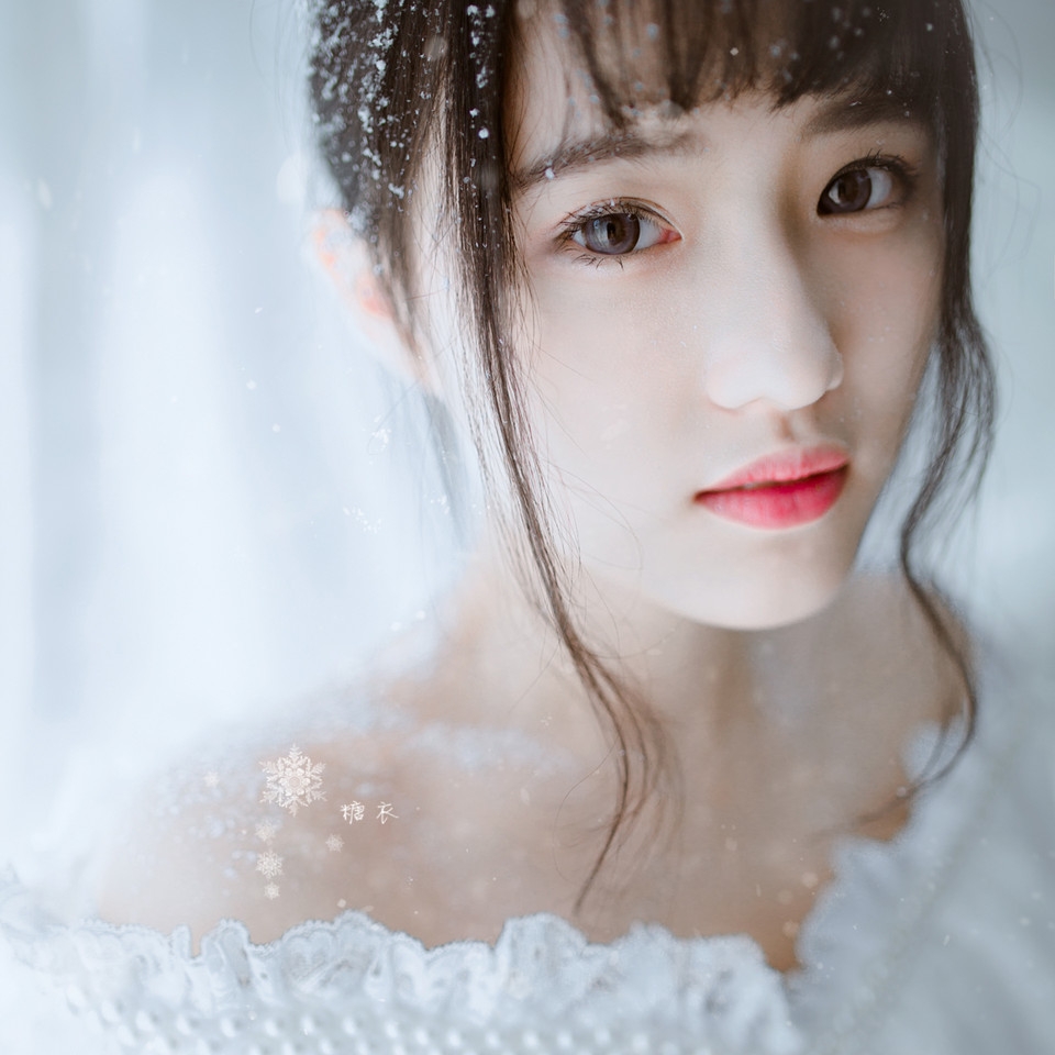 长街吻过千堆雪 你却未看我一眼