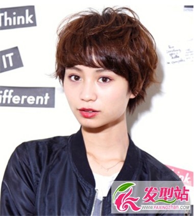 帅气魅力短发女生 演绎不一样的时尚美