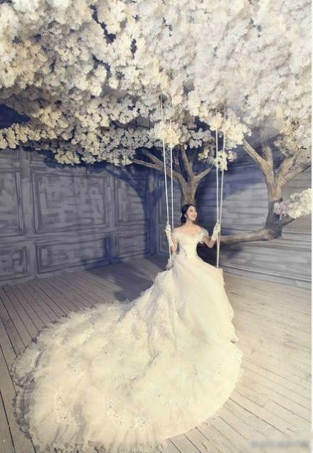 你爱哪种婚纱，我长大就穿那种。我想让你开心。