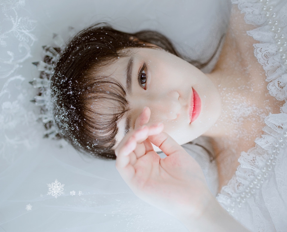 长街吻过千堆雪 你却未看我一眼