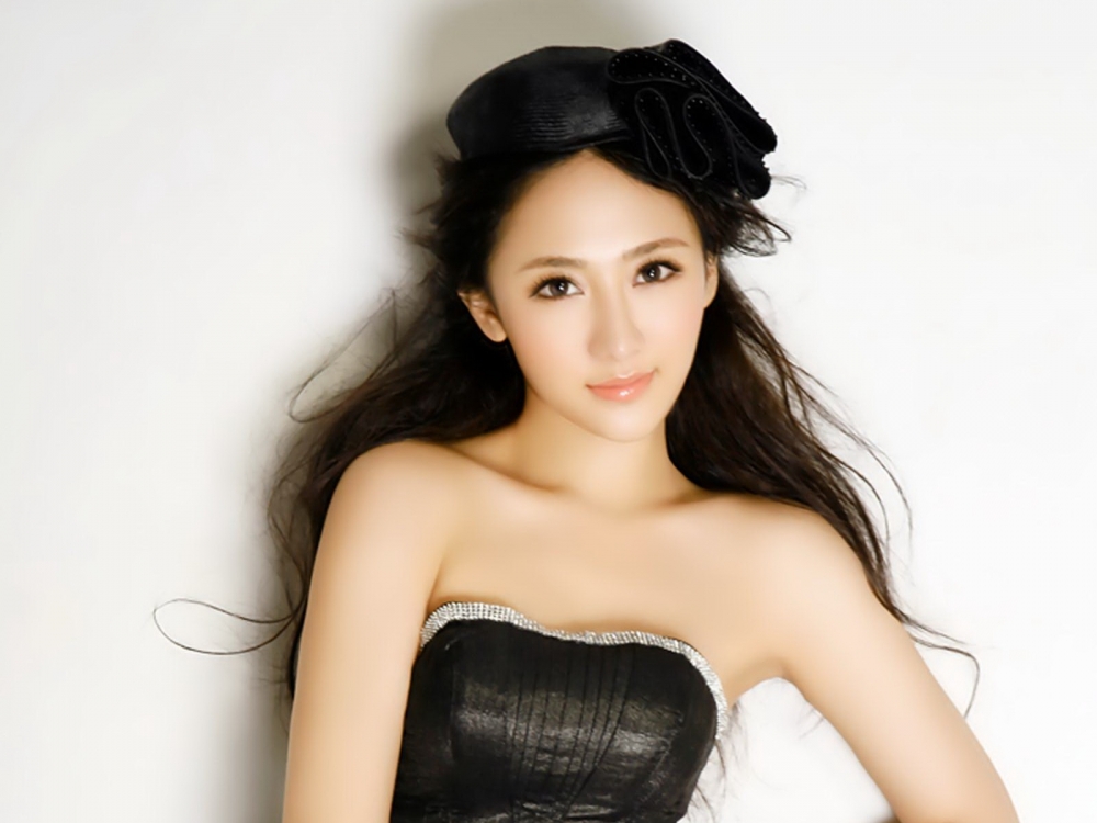 清纯美女校花田子琳