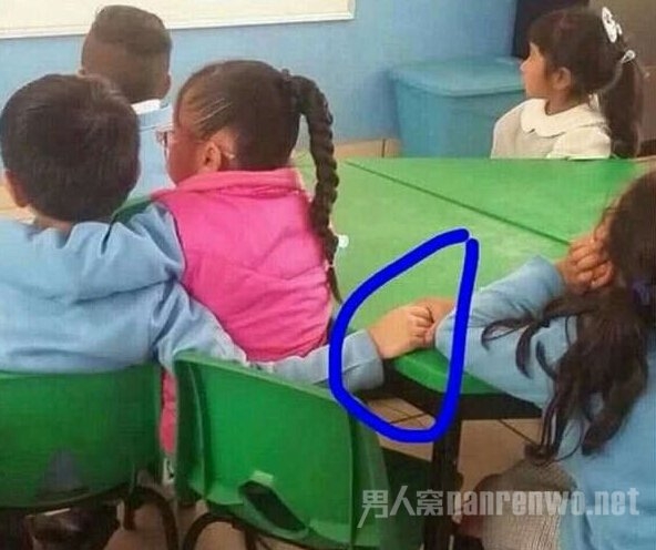 从小的泡妞高手 这孩子已经赢在起跑线上了