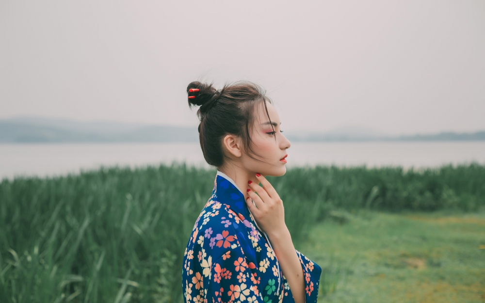 深蓝色和服美女追寻意境写真电脑壁纸