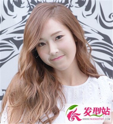 2014流行发型：长发女生甜美韩式烫发发型