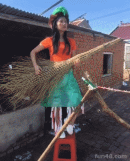 女神经犯病啦