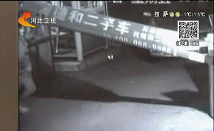 女汉子发飙动态图  敢拦老娘的路