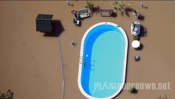 从小的泡妞高手 这孩子已经赢在起跑线上了