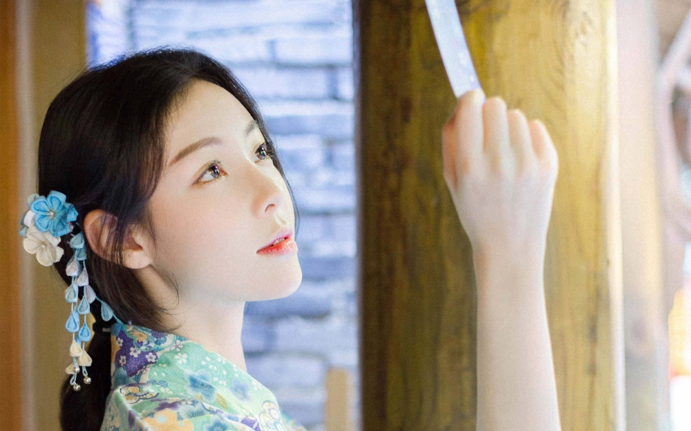 和服少女清新养眼图片桌面壁纸