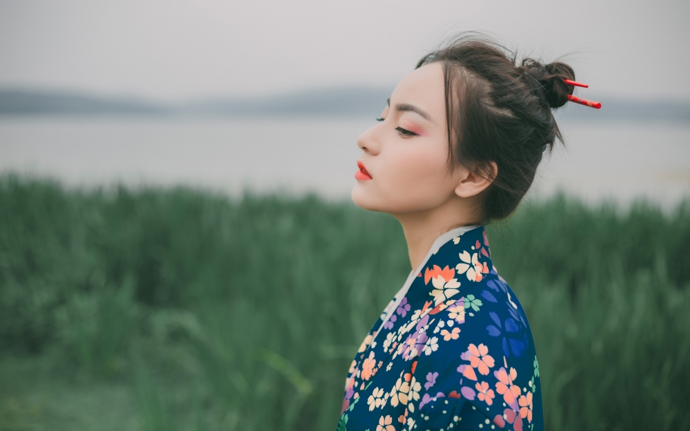 深蓝色和服美女追寻意境写真电脑壁纸