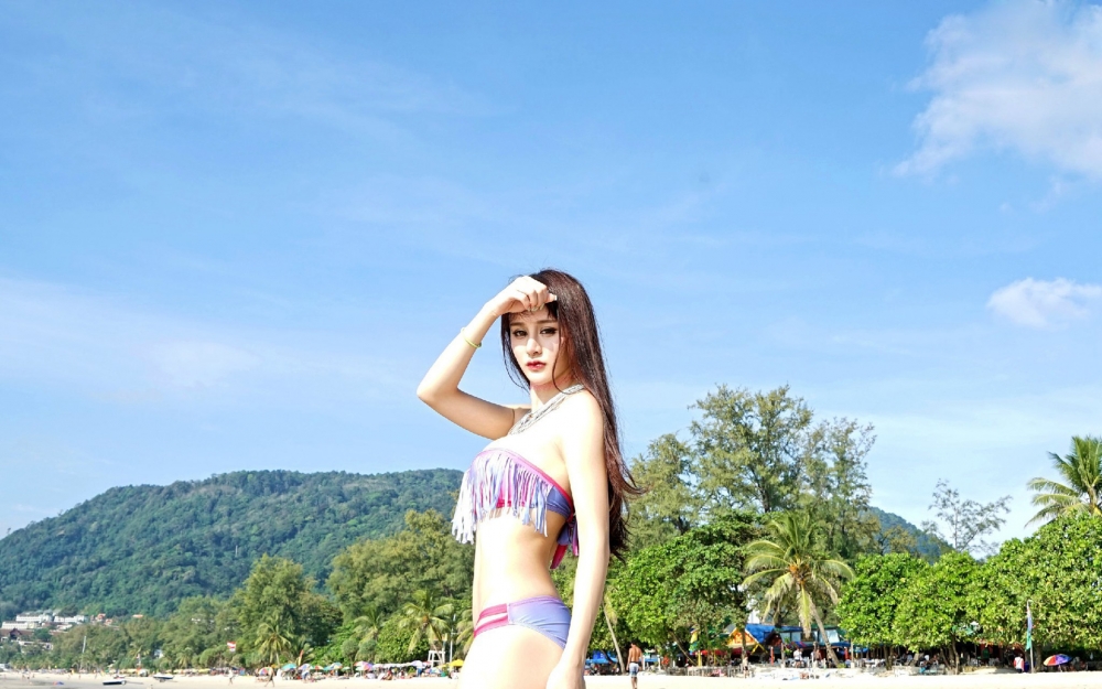 海边性感美女嫩模Cheryl青树泳装大片高清壁纸