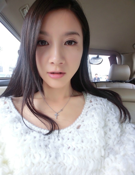 气质不凡的徐立好看自拍美照
