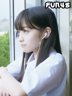 桥本环奈耳机听歌分享耳机