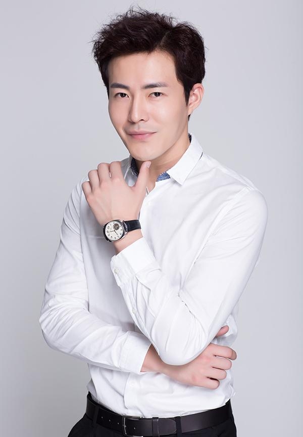 张子文个性写真演绎随性型男范