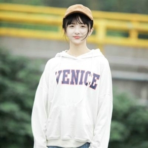 假装不在乎的在乎 小清新气质女生微信头像