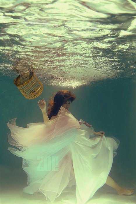 唯美浪漫的女生海底写真照