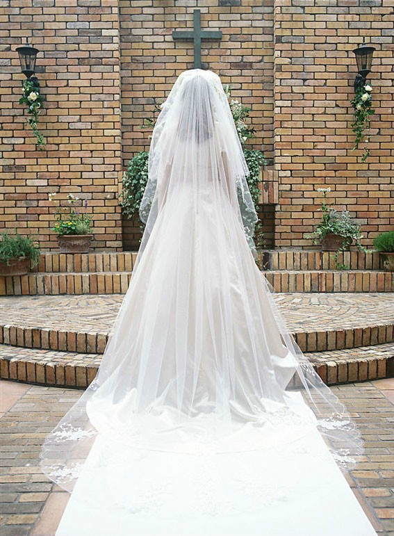 你爱哪种婚纱，我长大就穿那种。我想让你开心。