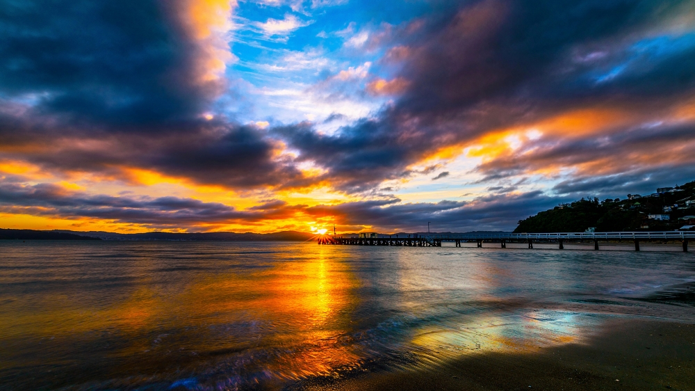黄昏海边夕阳残阳图片