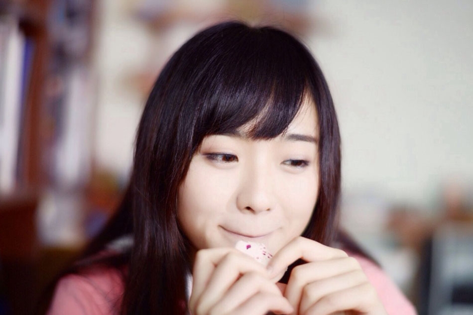 粉红系的莫寒唯美写真 婀娜多姿