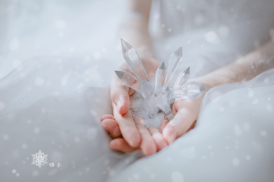 长街吻过千堆雪 你却未看我一眼