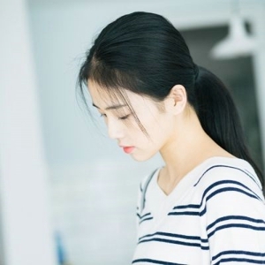 假装不在乎的在乎 小清新气质女生微信头像